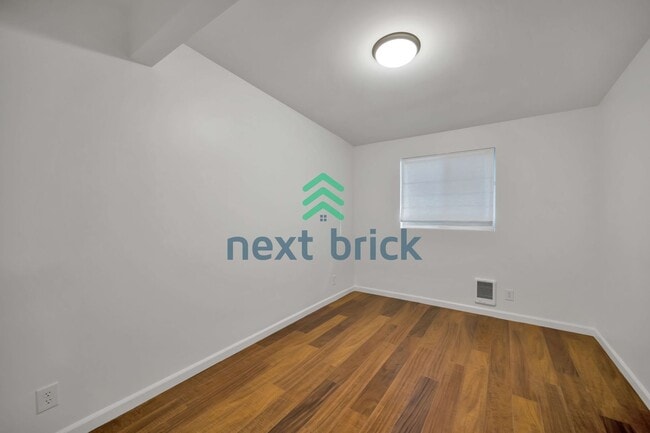 Building Photo - 2 Bed and 2 Bath Single Family is Availabl...