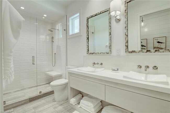 Building Photo - 2020 Gordon Dr