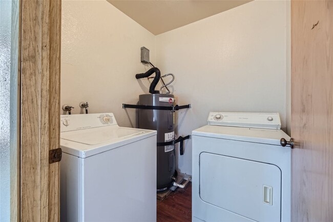 Building Photo - 2nd Story 2-Bed Condo with Tile Fireplace