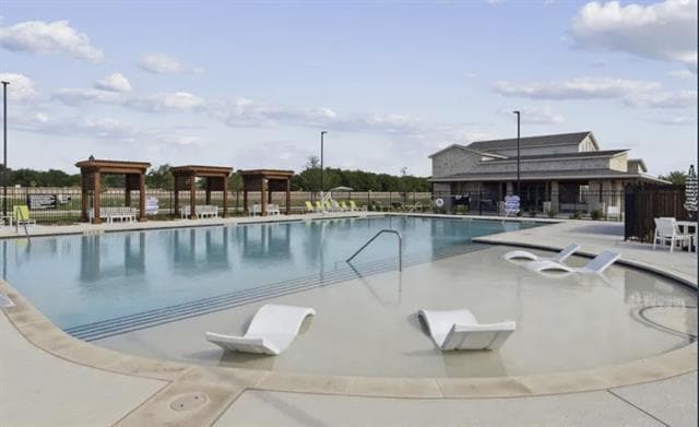 Building Photo - 518 Clover Crk Dr