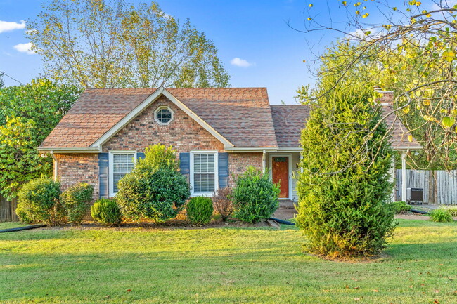 Building Photo - Huge Corner Lot in Glen Oaks!