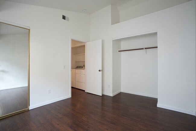 Building Photo - Charming Two Bedroom Napa Condo