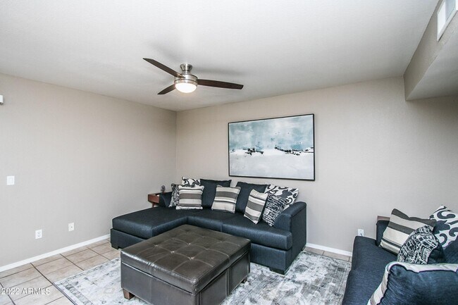 Building Photo - 626 W 14th St