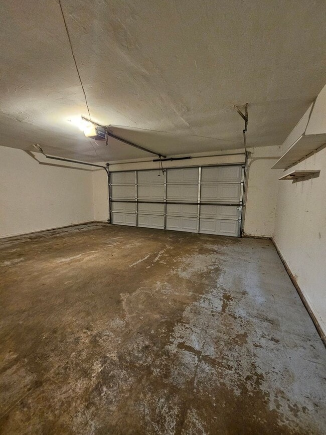 Building Photo - (2) Bed/(2) Bath Duplex Avail NOW!