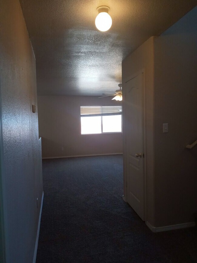 Building Photo - 9900 Sunshine Mesa Dr NW