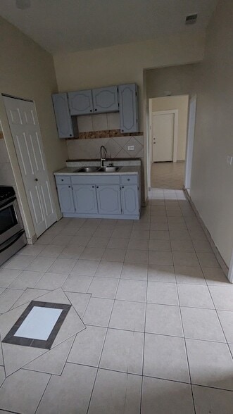 Building Photo - 2636 W Division St