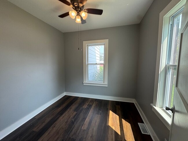 Building Photo - 3 Bed, 1.5 Bath Home with Huge Yard, Deck ...