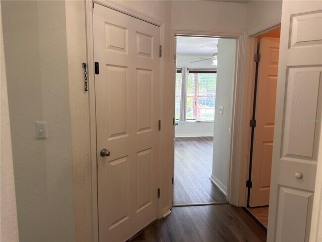 Building Photo - 11340 Southwind Lake Dr