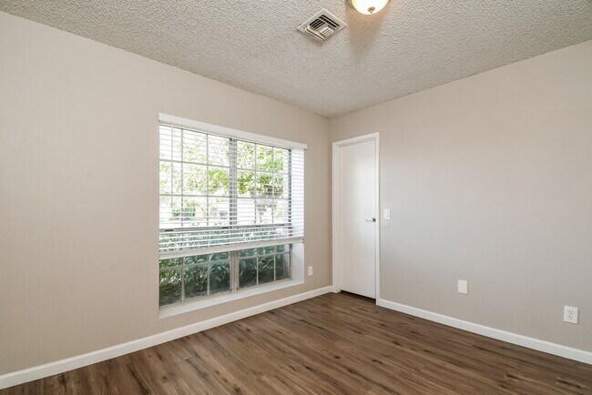 Building Photo - 6143 W Harrison St