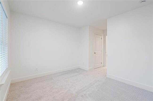Building Photo - 5820 Calle Vis Dr