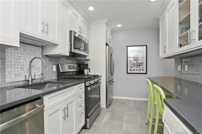 Building Photo - 245 Unquowa Rd