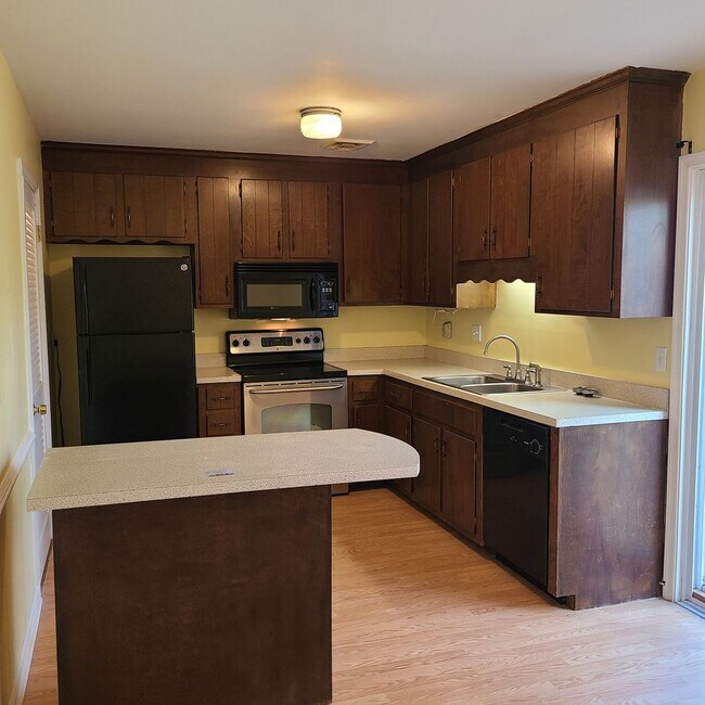 Building Photo - Incredible Townhouse in N Chesterfield!