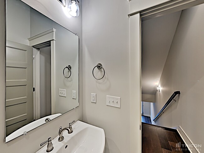 Building Photo - 1204 Hillwood Private Cove