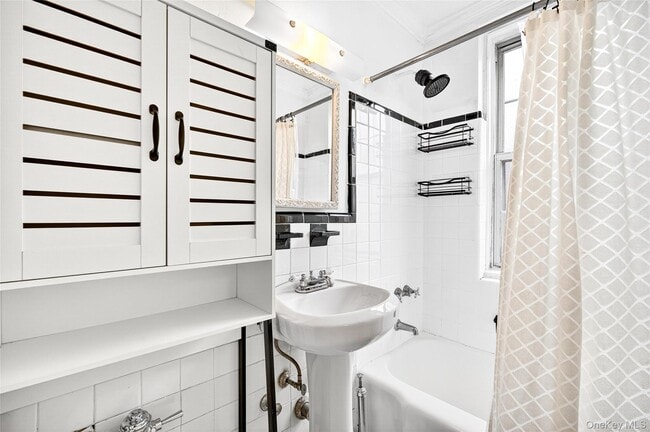 Building Photo - 770 Bronx River Rd