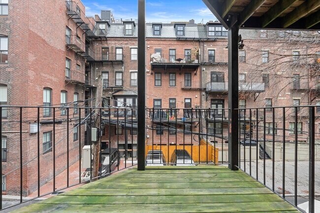 Building Photo - 18 E Springfield St