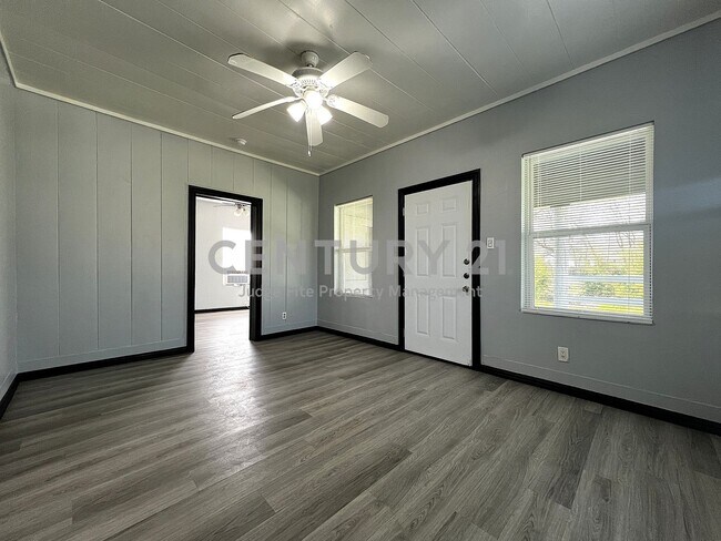 Building Photo - Charming 2/1 in Castleberry ISD for Rent!