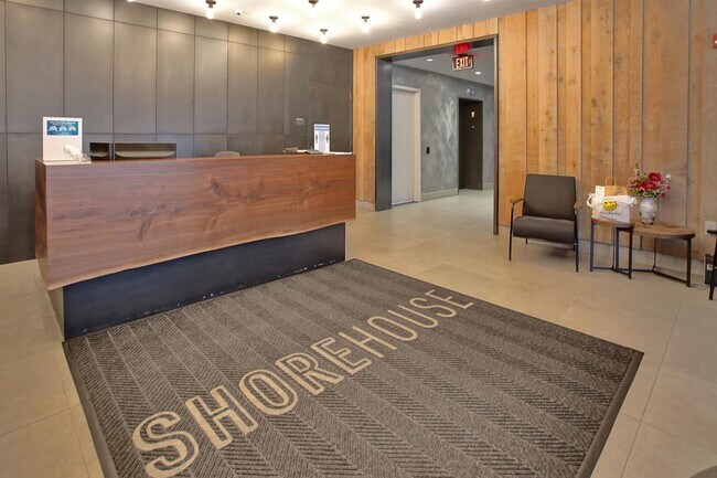 Building Photo - 2 Shore Ln