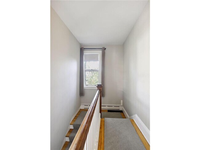 Building Photo - 1720 Mt Curve Ave