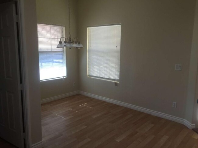 Building Photo - 2 bedroom in PHOENIX AZ 85041