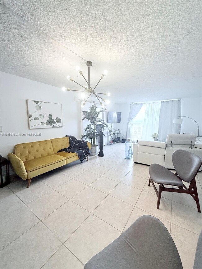 Building Photo - 1833 S Ocean Dr