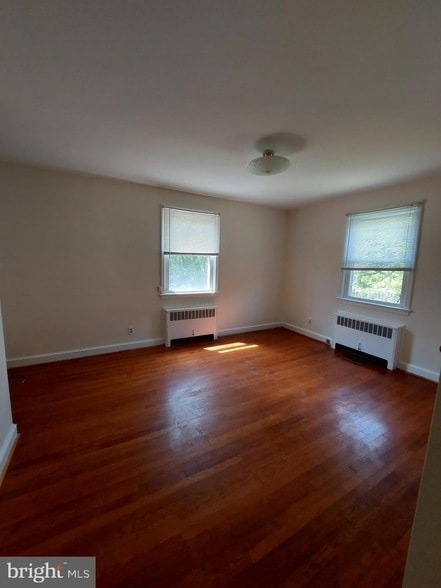 Building Photo - 3209 Leslie Ave