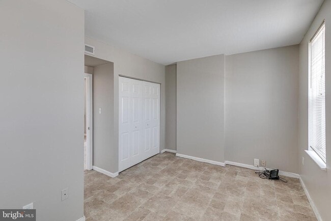 Building Photo - 6602 Ridge Ave
