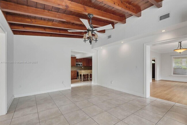 Building Photo - 1432 SW 11th St