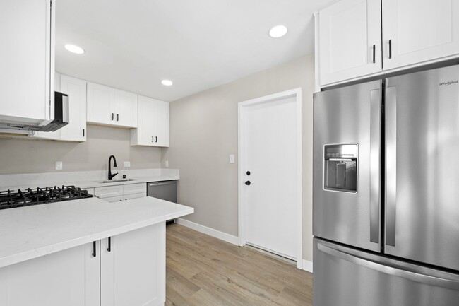 Building Photo - Beautifully Remodeled 1-Bedroom, 1-Bath wi...