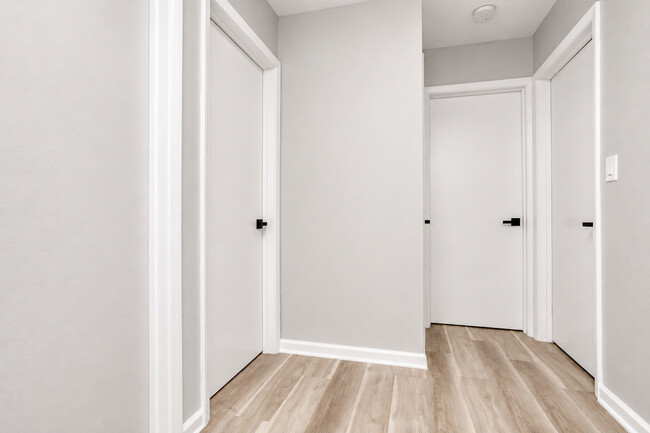 Building Photo - 7777 Ramsgate Cir S