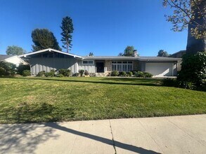 Building Photo - Beautiful One Level, 3 Bedroom, 3 Bathroom Tarzana Pool Home for Lease!