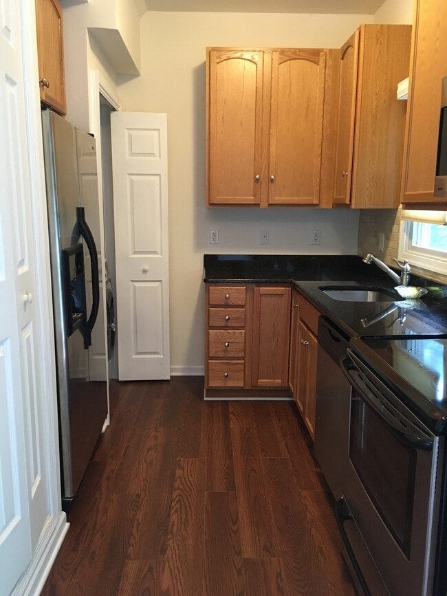 Building Photo - 854 Redwood Trail