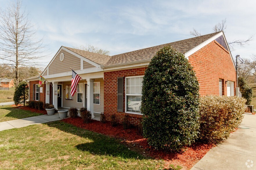 Building Photo - Cypress Creek