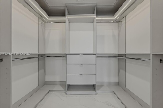 Building Photo - 711 NE 23rd Terrace