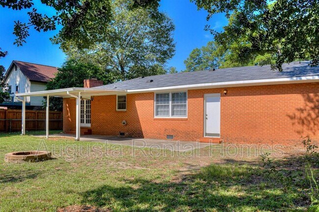 Building Photo - 134 Holiday Dr