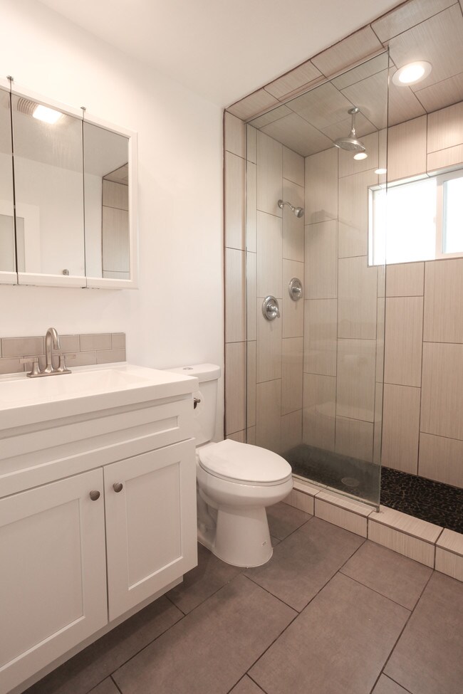 Building Photo - 405 Brooks Ave