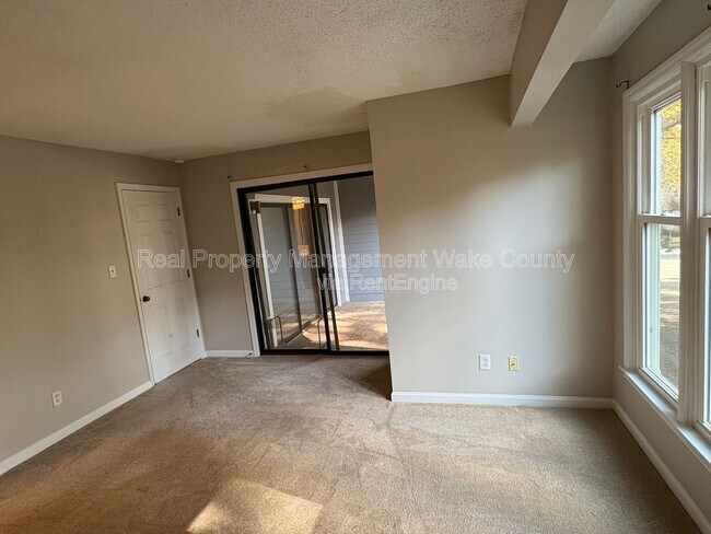 Building Photo - 700 Bishops Park Dr