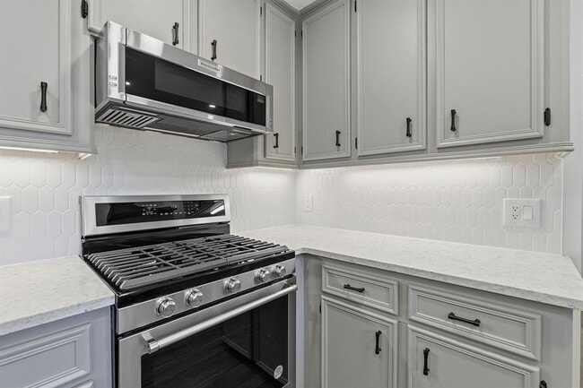 Building Photo - 5609 Mapleleaf Dr