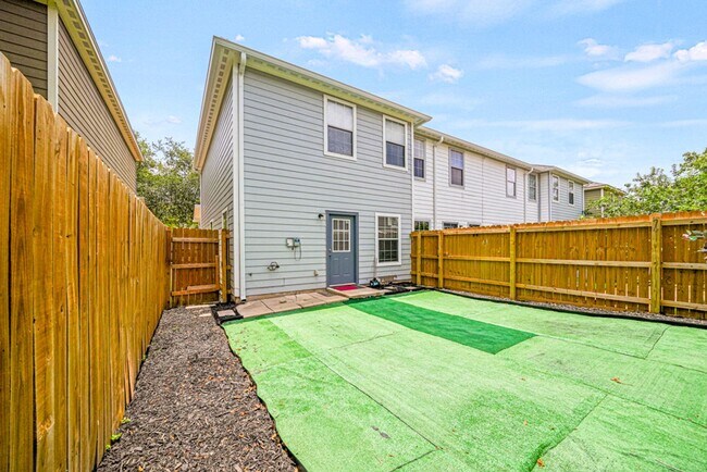 Building Photo - 7811 Kingsbury Wood
