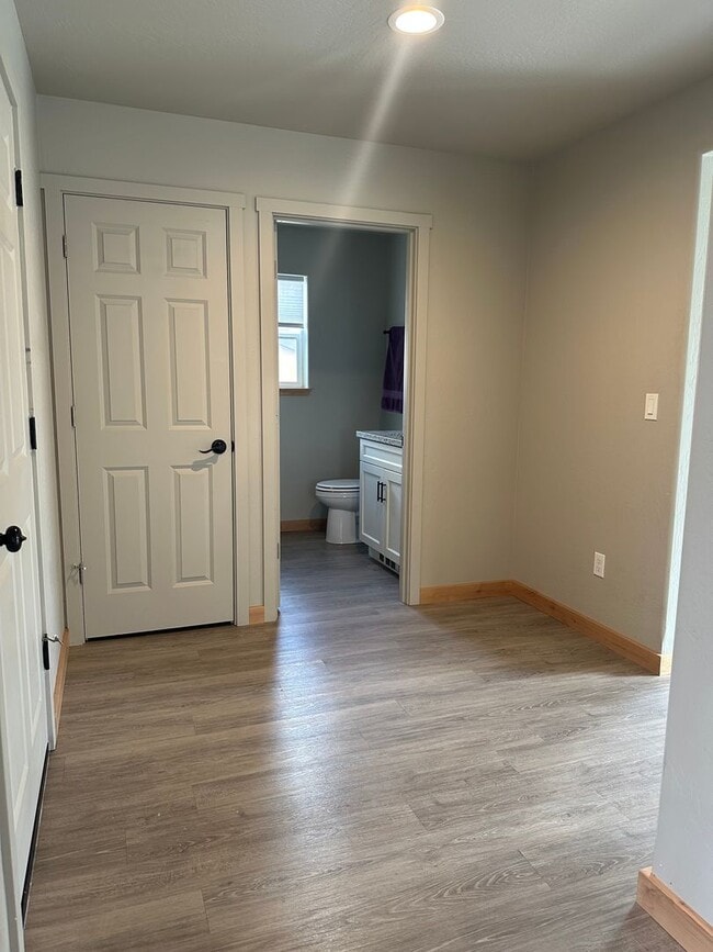 Building Photo - Beautiful 3BR/2BA Two-Story Home with Gara...