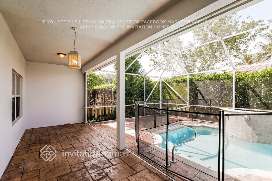Building Photo - 8651 Gold Cay