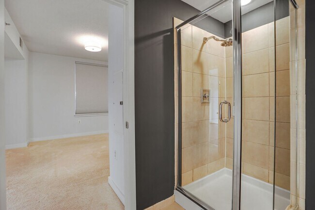 Building Photo - Sun-Drenched 1BR Condo with Rooftop Pool & Parking in Heart of Ballston