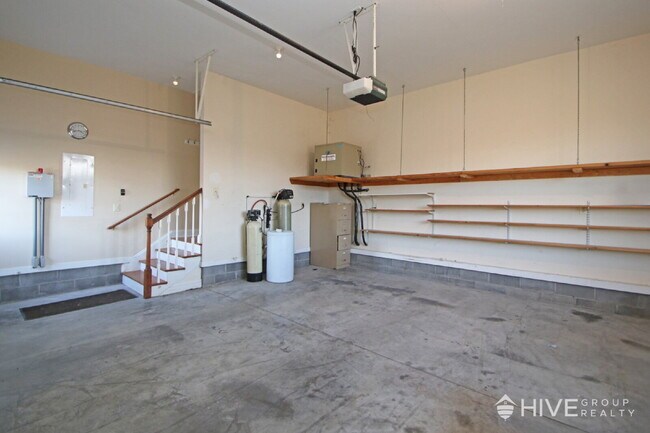 Building Photo - Peaceful One-Level Living with Mountain Views