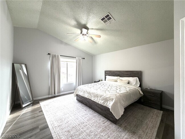 Building Photo - 2724 Monrovia Dr