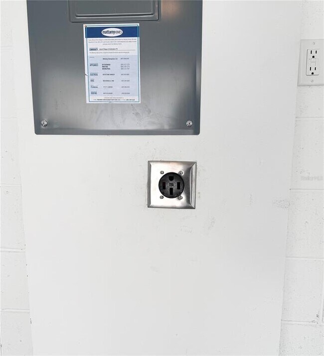 Building Photo - 1825 Coastal Ct