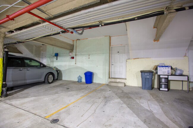 Building Photo - 317 Montrose St