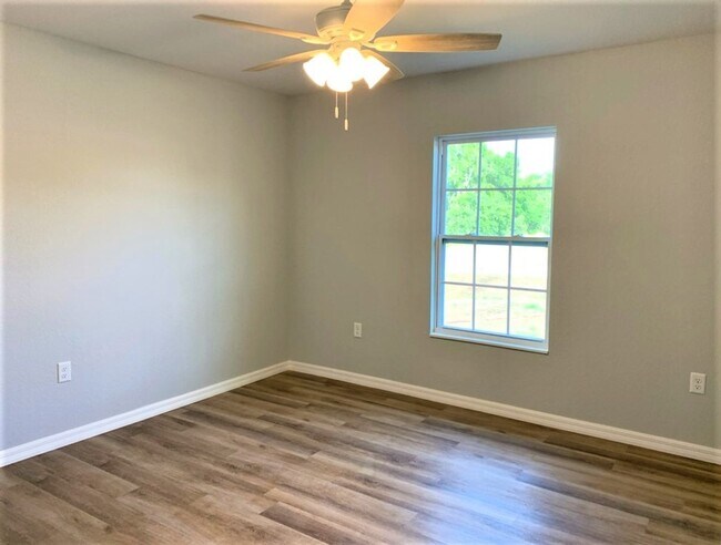 Building Photo - 2022-Built 3/2/2 on Corner Lot in Ocala – ...
