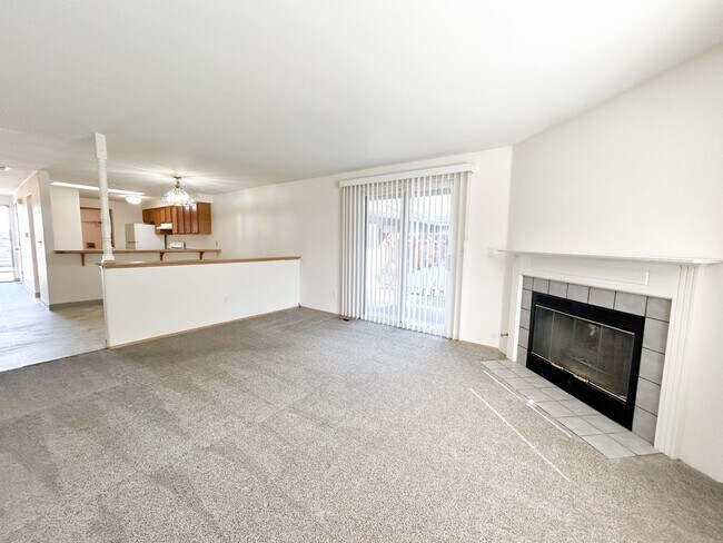 Building Photo - 5548 - 5550
