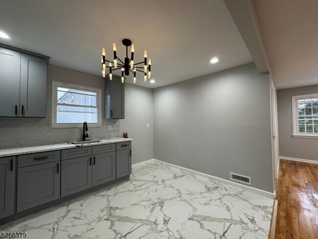 Building Photo - 9 Westervelt Pl