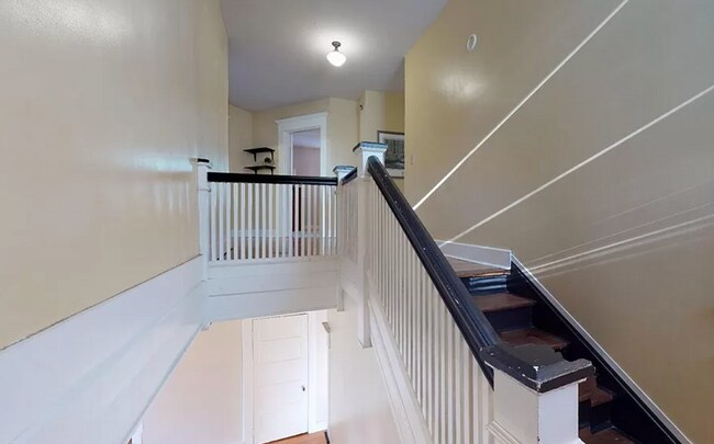 Building Photo - 178 W Broadway St