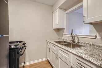 Building Photo - Mission Villas